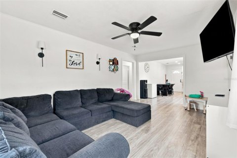 Casa en venta en Tampa, Florida, 4 dormitorios, 86.96 m2 № 2349256 - foto 5
