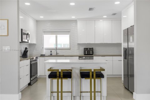 House in Hollywood, Florida 3 bedrooms, 135.64 sq.m. № 2013657 - photo 24