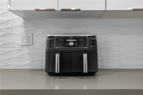 House in Hollywood, Florida 3 bedrooms, 135.64 sq.m. № 2013657 - photo 27