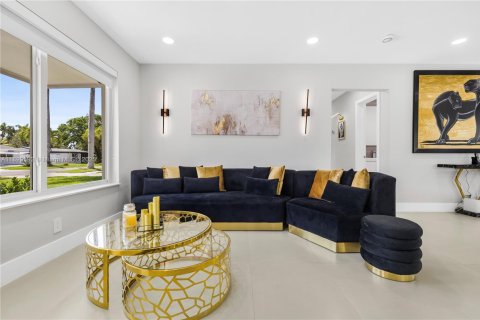 House in Hollywood, Florida 3 bedrooms, 135.64 sq.m. № 2013657 - photo 3