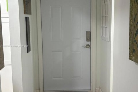 Купить кондоминиум в Лодердейл-Лейкс, Флорида 1 спальня, 63.55м2, № 1948767 - фото 10