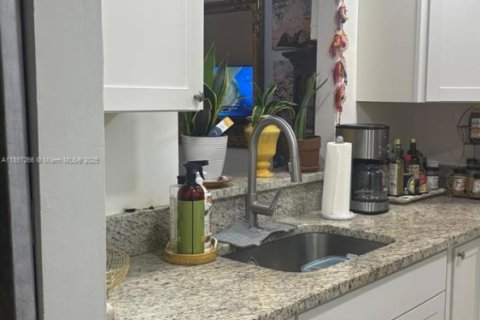 Купить кондоминиум в Лодердейл-Лейкс, Флорида 1 спальня, 63.55м2, № 1948767 - фото 9