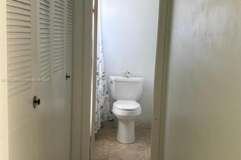 Купить кондоминиум в Лодердейл-Лейкс, Флорида 1 спальня, 63.55м2, № 1948767 - фото 11