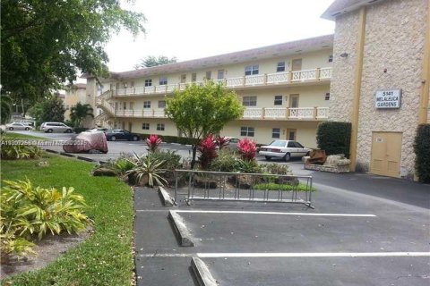 Купить кондоминиум в Лодердейл-Лейкс, Флорида 1 спальня, 63.55м2, № 1948767 - фото 16