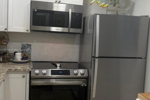 Купить кондоминиум в Лодердейл-Лейкс, Флорида 1 спальня, 63.55м2, № 1948767 - фото 2