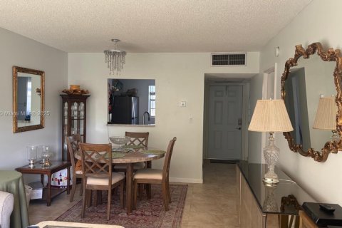 Купить кондоминиум в Лодердейл-Лейкс, Флорида 1 спальня, 63.55м2, № 1948767 - фото 3