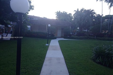 Купить кондоминиум в Лодердейл-Лейкс, Флорида 1 спальня, 63.55м2, № 1948767 - фото 15