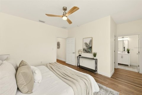 House in Saint Petersburg, Florida 3 bedrooms, 141.3 sq.m. № 2229170 - photo 20