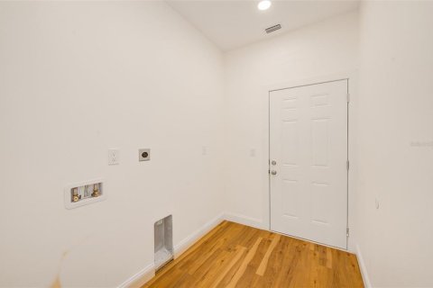 House in Saint Petersburg, Florida 3 bedrooms, 141.3 sq.m. № 2229170 - photo 27