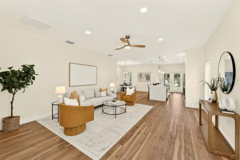 House in Saint Petersburg, Florida 3 bedrooms, 141.3 sq.m. № 2229170 - photo 6