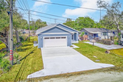 House in Saint Petersburg, Florida 3 bedrooms, 141.3 sq.m. № 2229170 - photo 3