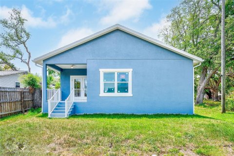 House in Saint Petersburg, Florida 3 bedrooms, 141.3 sq.m. № 2229170 - photo 29