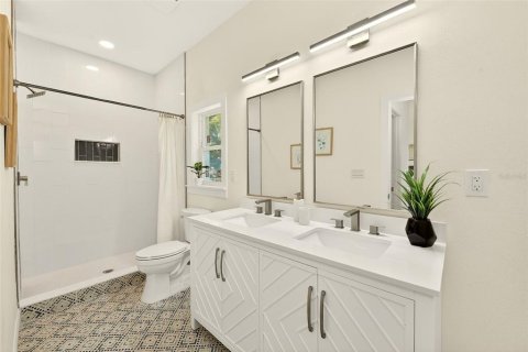 House in Saint Petersburg, Florida 3 bedrooms, 141.3 sq.m. № 2229170 - photo 21