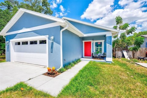 House in Saint Petersburg, Florida 3 bedrooms, 141.3 sq.m. № 2229170 - photo 2