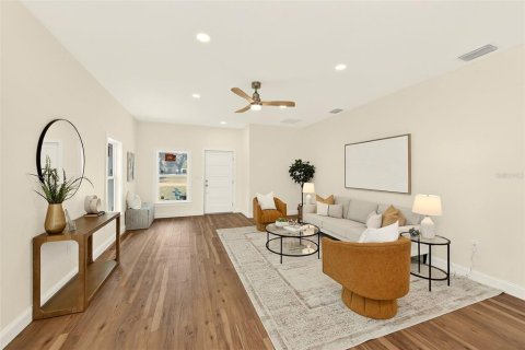 House in Saint Petersburg, Florida 3 bedrooms, 141.3 sq.m. № 2229170 - photo 8