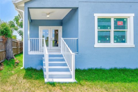 House in Saint Petersburg, Florida 3 bedrooms, 141.3 sq.m. № 2229170 - photo 30