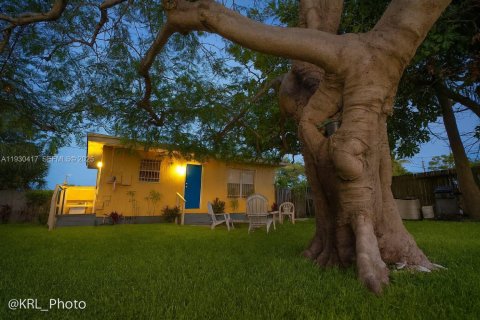 Снять в аренду виллу или дом в Форт-Лодердейл, Флорида 1 спальня, 44.59м2, № 1991240 - фото 1