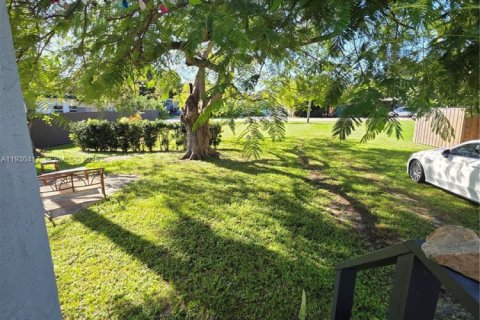 Casa en alquiler en Fort Lauderdale, Florida, 1 dormitorio, 44.59 m2 № 1991240 - foto 12