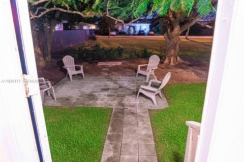 Снять в аренду виллу или дом в Форт-Лодердейл, Флорида 1 спальня, 44.59м2, № 1991240 - фото 4