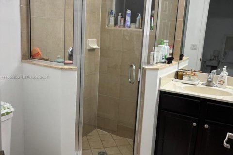 Immobilier commercial à louer à Miami, Floride: 214.79 m2 № 1982144 - photo 13