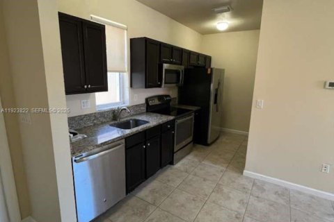 Immobilier commercial à louer à Miami, Floride: 214.79 m2 № 1982144 - photo 7