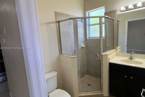 Immobilier commercial à louer à Miami, Floride: 214.79 m2 № 1982144 - photo 6