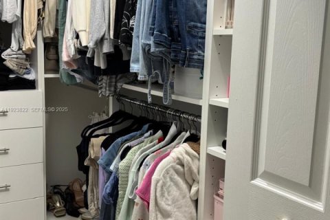 Immobilier commercial à louer à Miami, Floride: 214.79 m2 № 1982144 - photo 4