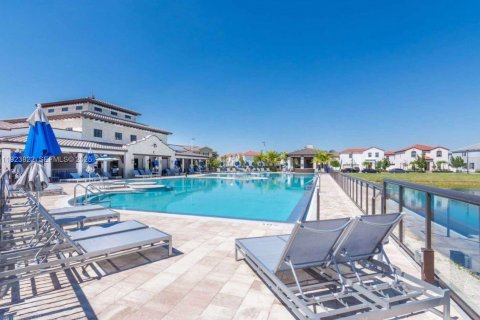 Immobilier commercial à louer à Miami, Floride: 214.79 m2 № 1982144 - photo 11