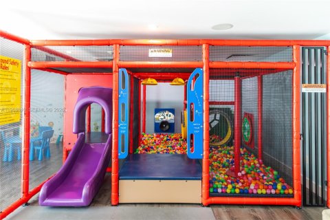 Снять в аренду кондоминиум в Майами, Флорида 2 спальни, 102.29м2, № 2031414 - фото 16