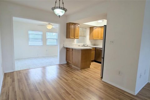 Condo in Port Charlotte, Florida, 2 bedrooms  № 2165956 - photo 6