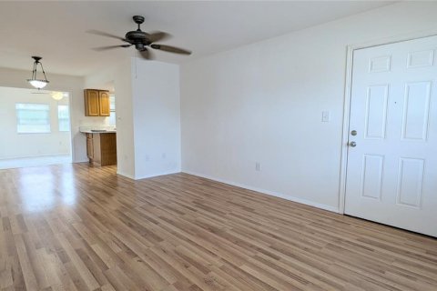 Condo in Port Charlotte, Florida, 2 bedrooms  № 2165956 - photo 4