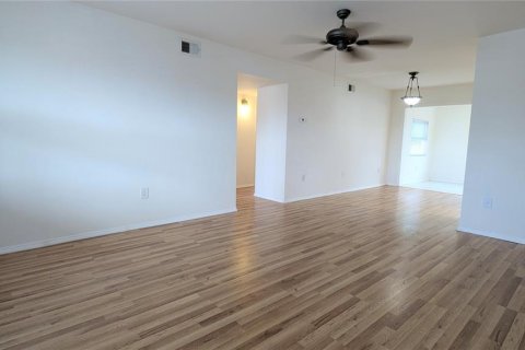 Condo in Port Charlotte, Florida, 2 bedrooms  № 2165956 - photo 3