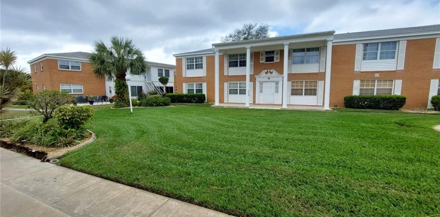 Condo in Port Charlotte, Florida, 2 bedrooms  № 2165956