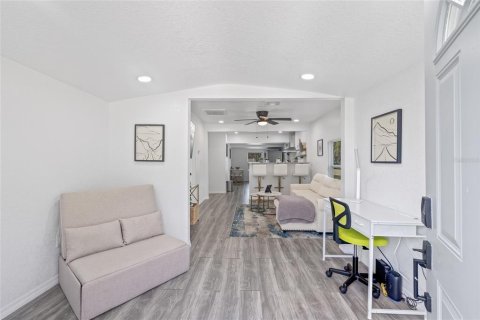 Casa en alquiler en Tampa, Florida, 2 dormitorios, 69.12 m2 № 1903332 - foto 2