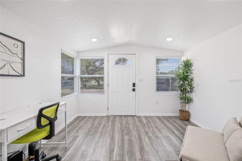 Casa en alquiler en Tampa, Florida, 2 dormitorios, 69.12 m2 № 1903332 - foto 3