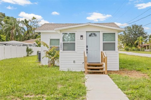 Casa en alquiler en Tampa, Florida, 2 dormitorios, 69.12 m2 № 1903332 - foto 1