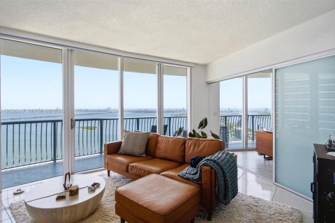 Condo in Miami, Florida, 2 bedrooms  № 2086325 - photo 3