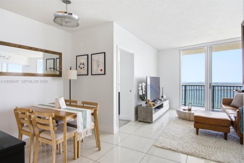 Condo in Miami, Florida, 2 bedrooms  № 2086325 - photo 21