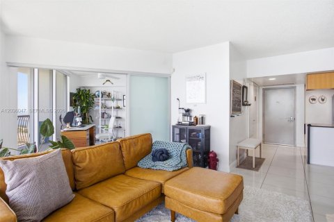 Condo in Miami, Florida, 2 bedrooms  № 2086325 - photo 9