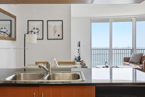 Condo in Miami, Florida, 2 bedrooms  № 2086325 - photo 14