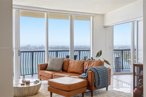 Condo in Miami, Florida, 2 bedrooms  № 2086325 - photo 7