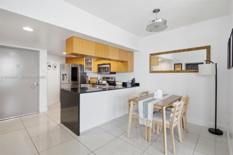 Condo in Miami, Florida, 2 bedrooms  № 2086325 - photo 19
