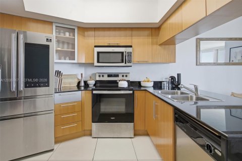 Condo in Miami, Florida, 2 bedrooms  № 2086325 - photo 12