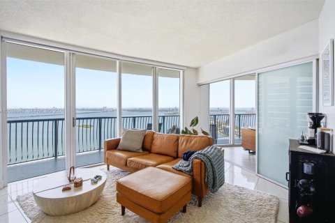 Condo in Miami, Florida, 2 bedrooms  № 2086325 - photo 6