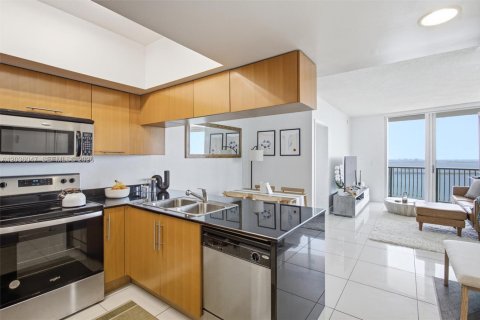 Condo in Miami, Florida, 2 bedrooms  № 2086325 - photo 10