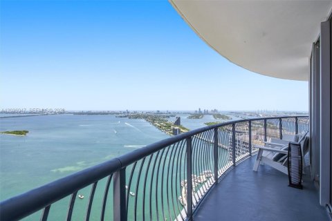 Condo in Miami, Florida, 2 bedrooms  № 2086325 - photo 2