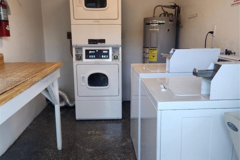 Condominio en venta en Fort Lauderdale, Florida, 1 dormitorio, 65.03 m2 № 2067175 - foto 18