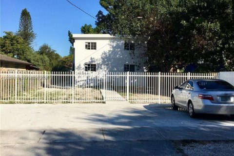 Villa ou maison à louer à Miami, Floride: 4 chambres, 261.61 m2 № 2305627 - photo 2