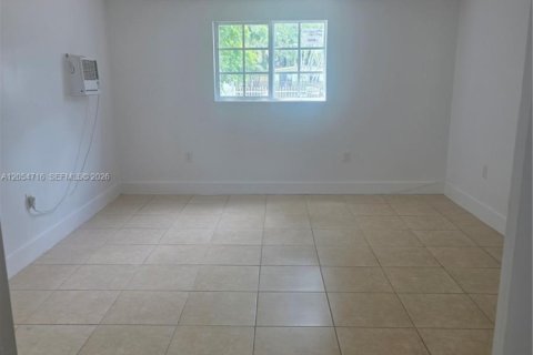 Villa ou maison à louer à Miami, Floride: 4 chambres, 261.61 m2 № 2305627 - photo 11
