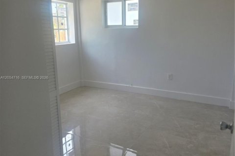 Villa ou maison à louer à Miami, Floride: 4 chambres, 261.61 m2 № 2305627 - photo 13